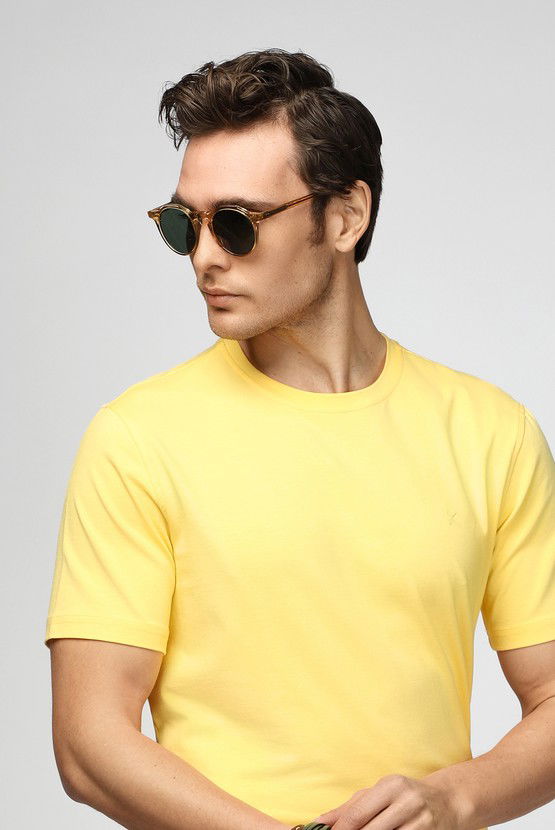 Erkek Giyim - Bisiklet Yaka Slim Fit Dar Kesim Süprem Pamuklu Tişört