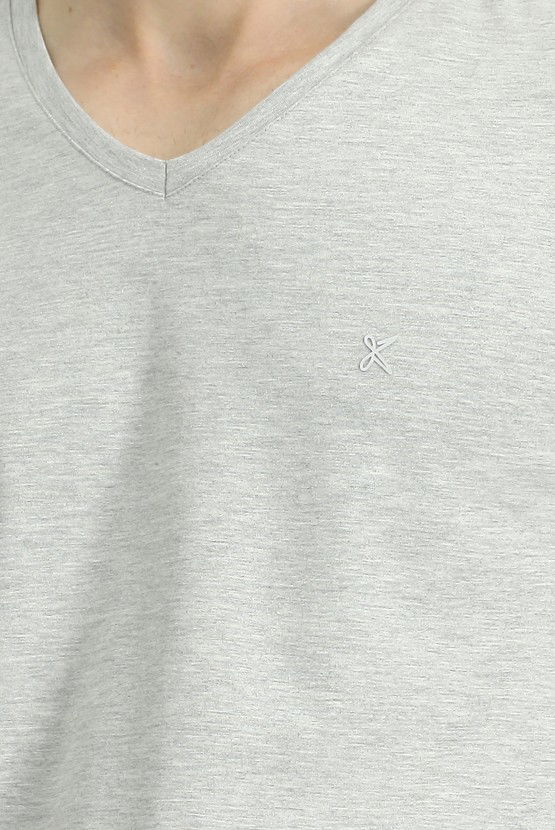 Erkek Giyim - V Yaka Slim Fit Dar Kesim Süprem Pamuklu Tişört