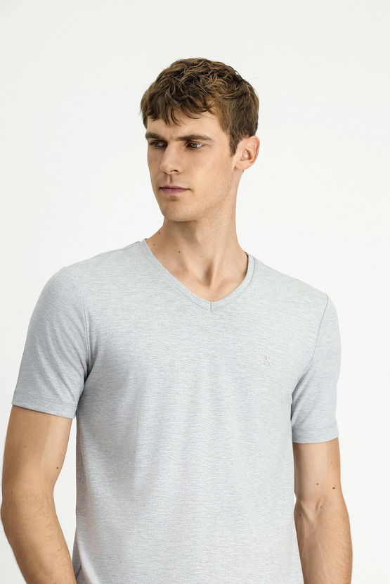 Erkek Giyim - V Yaka Slim Fit Dar Kesim Süprem Pamuklu Tişört