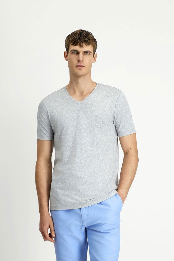 Erkek Giyim - V Yaka Slim Fit Dar Kesim Süprem Pamuklu Tişört